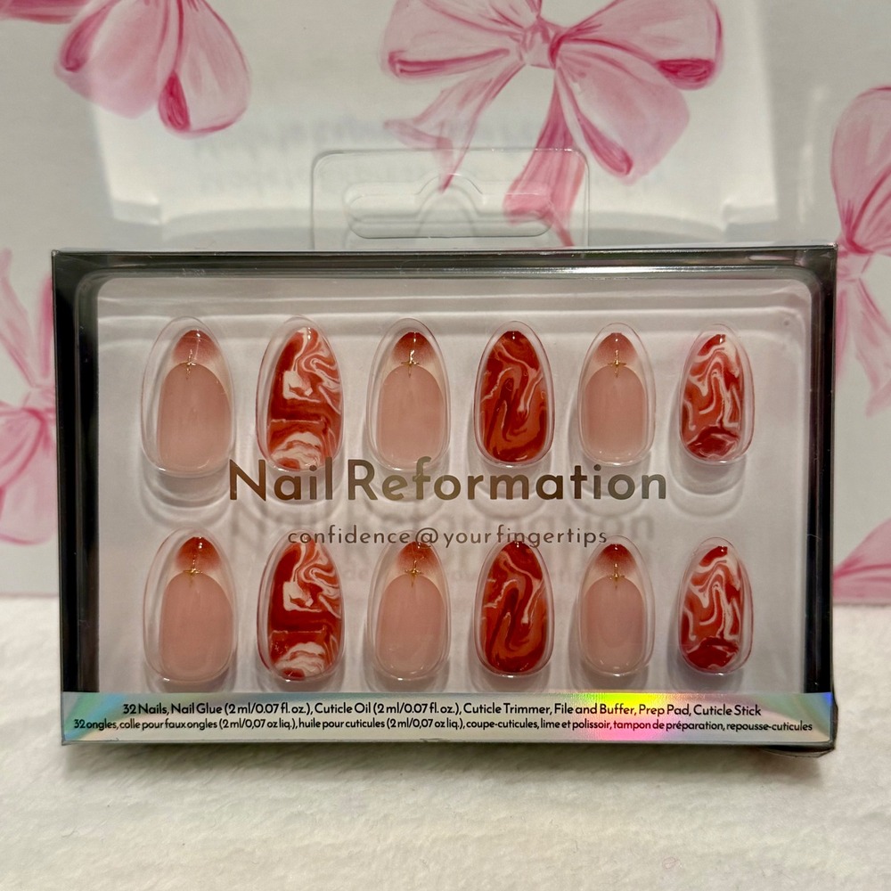 Nail Reformation 32 Piece False Nail Kit Marble‎ Ombre Oval Press On Nails